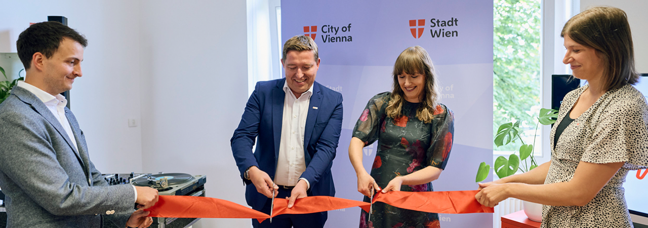 Eröffnung der neuen Räumlichkeiten des Internationalen Büros der Stadt Wien in Ljubljana durch Markus Pöllhuber, Geschäftsführer der Internationalen Büros der Stadt Wien, und Anja Slekovec, Leiterin des Internationalen Büros der Stadt Wien in Ljubljana